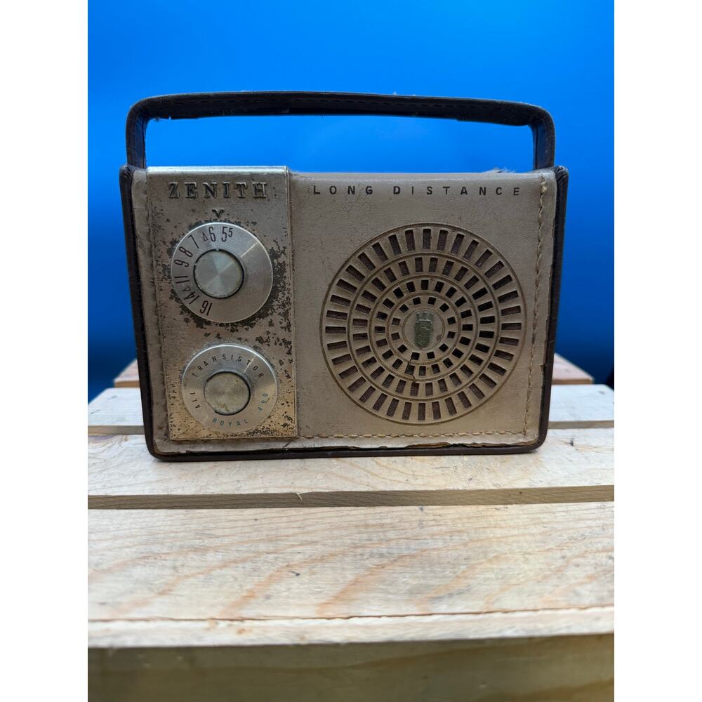 Zenith Royal 490L "Long Distance" Portable Radio - (Chassis 7KT45Z1)